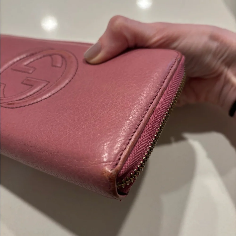 Gucci GG Soho Mauve Leather Zip Wallet with Tassel - Picture 3 of 16